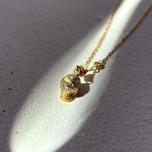 PETITE PAVE SKULL NECKLACE 18k Yellow Gold Necklace（ネックレス ...