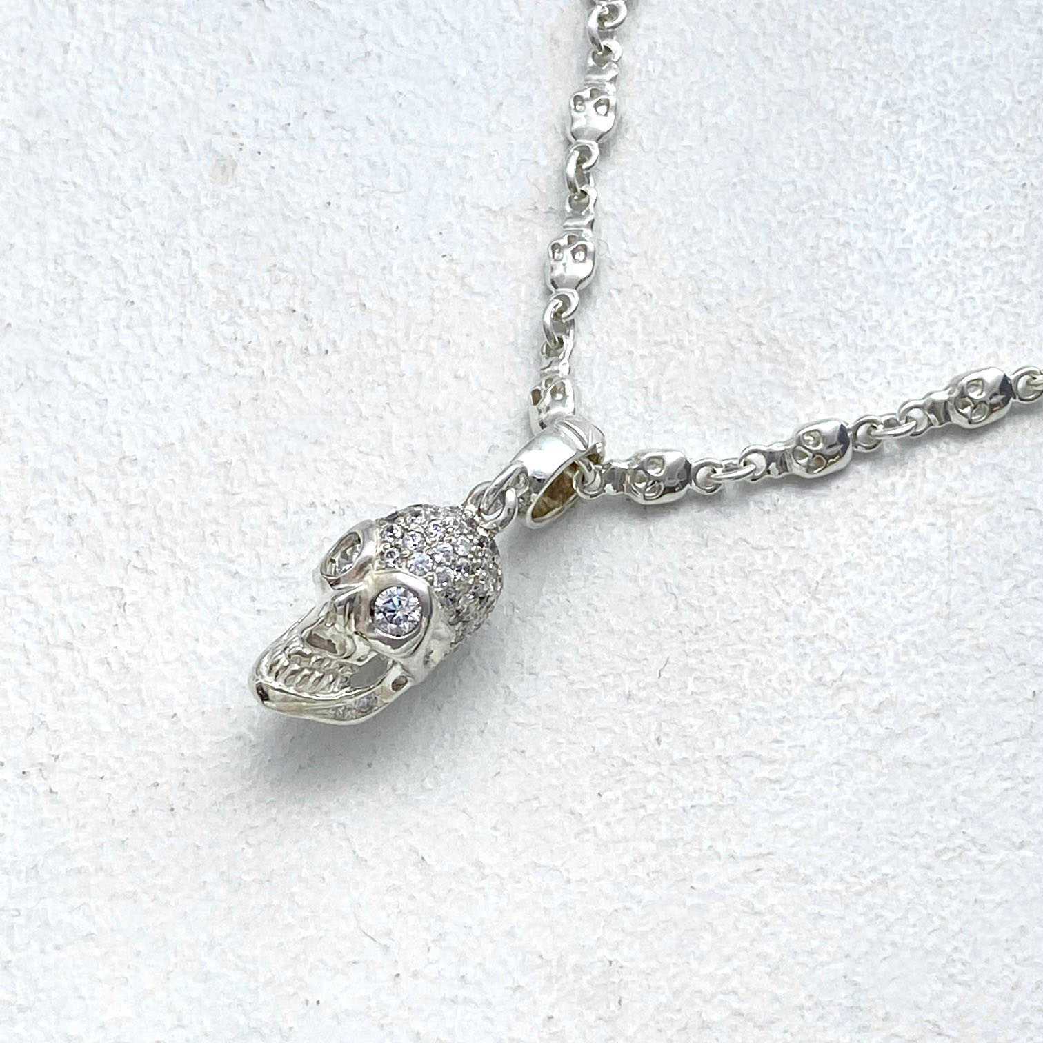 HEAVY SKULL PENDANT Silver / Zirconia on Eyes and Head