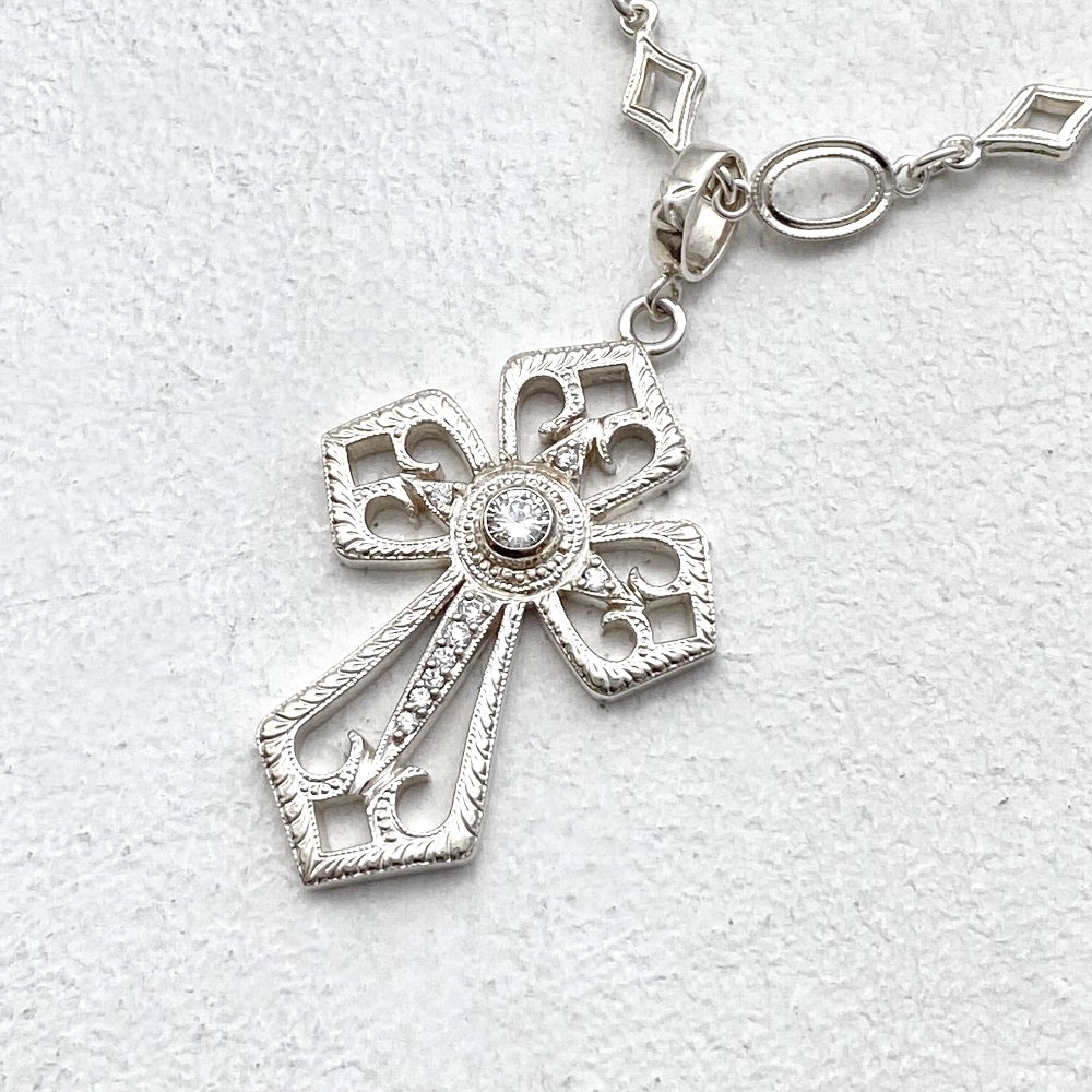 ETCHED CATHEDRAL CROSS PENDANT Silver / Zirconia Pendant ETCHED CATHEDRAL CROSS PENDANT Silver / Zirconia Pendant