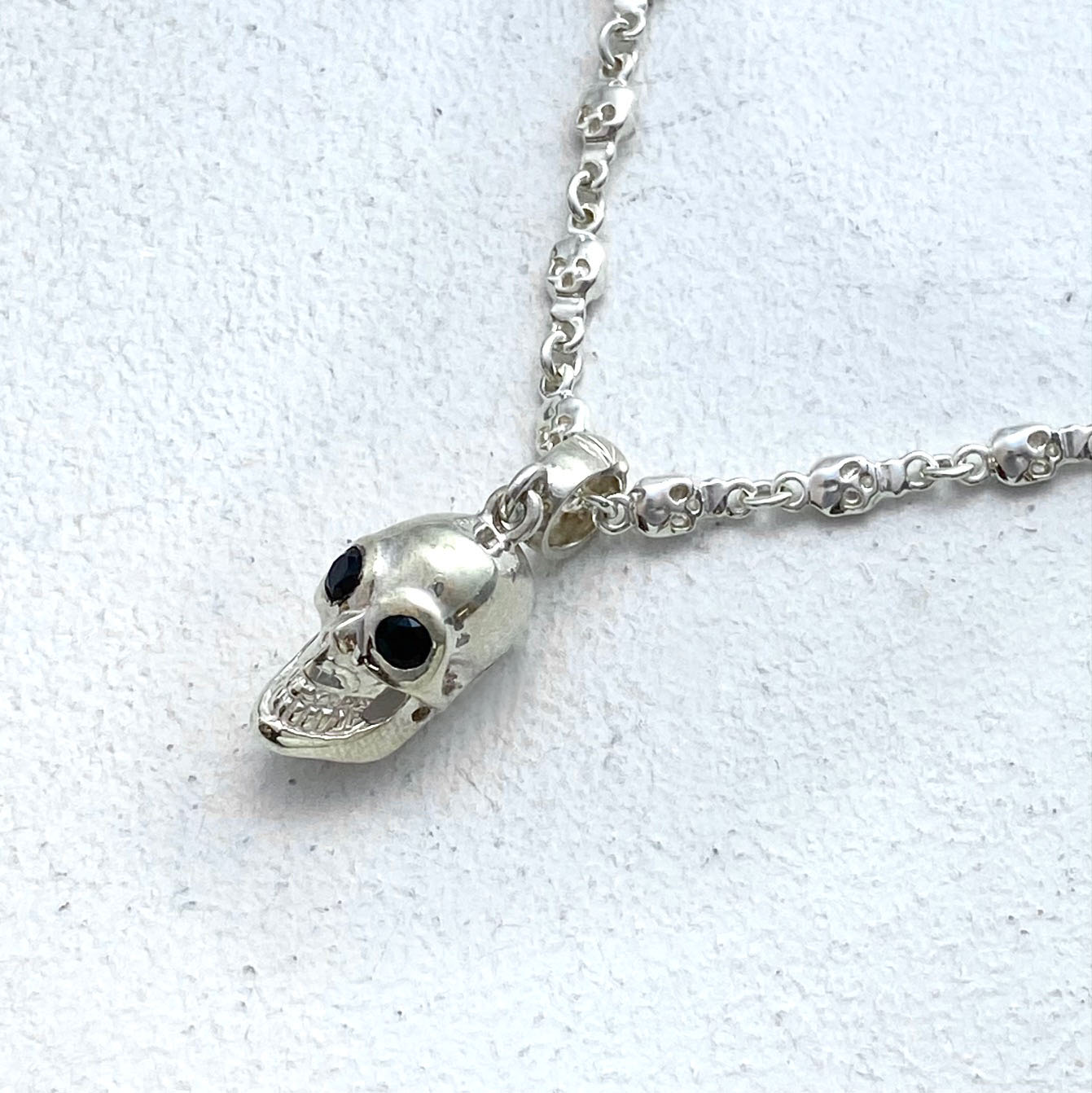 HEAVY SKULL PENDANT Silver / Onyx on Eyes Pendant（ペンダント） Loree Rodkin  Official Shop