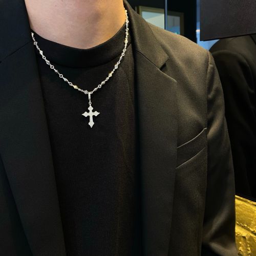 MEDIUM GOTHIC CROSS PENDANT Silver / Zirconia Pendant（ペンダント） Loree Rodkin  Official Shop