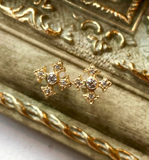 SMALL FANCY CROSS STUD PIERCE18k Yellow Gold / DIAMONDS pierced ...