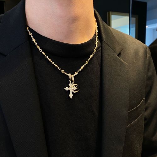 MEDIUM GOTHIC CROSS PENDANT 18k Yellow Gold / DIAMONDS