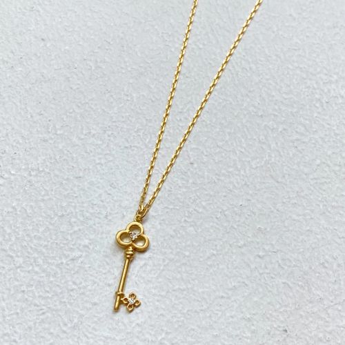 TINY LUCKY KEY NECKLACE 18k Yellow Gold Necklace（ネックレス 