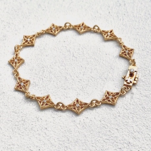 QUARTERFOIL BRACELETS 18k Yellow Gold / DIAMONDS / 7inch QUARTERFOIL BRACELETS 18k Yellow Gold / DIAMONDS / 7inch