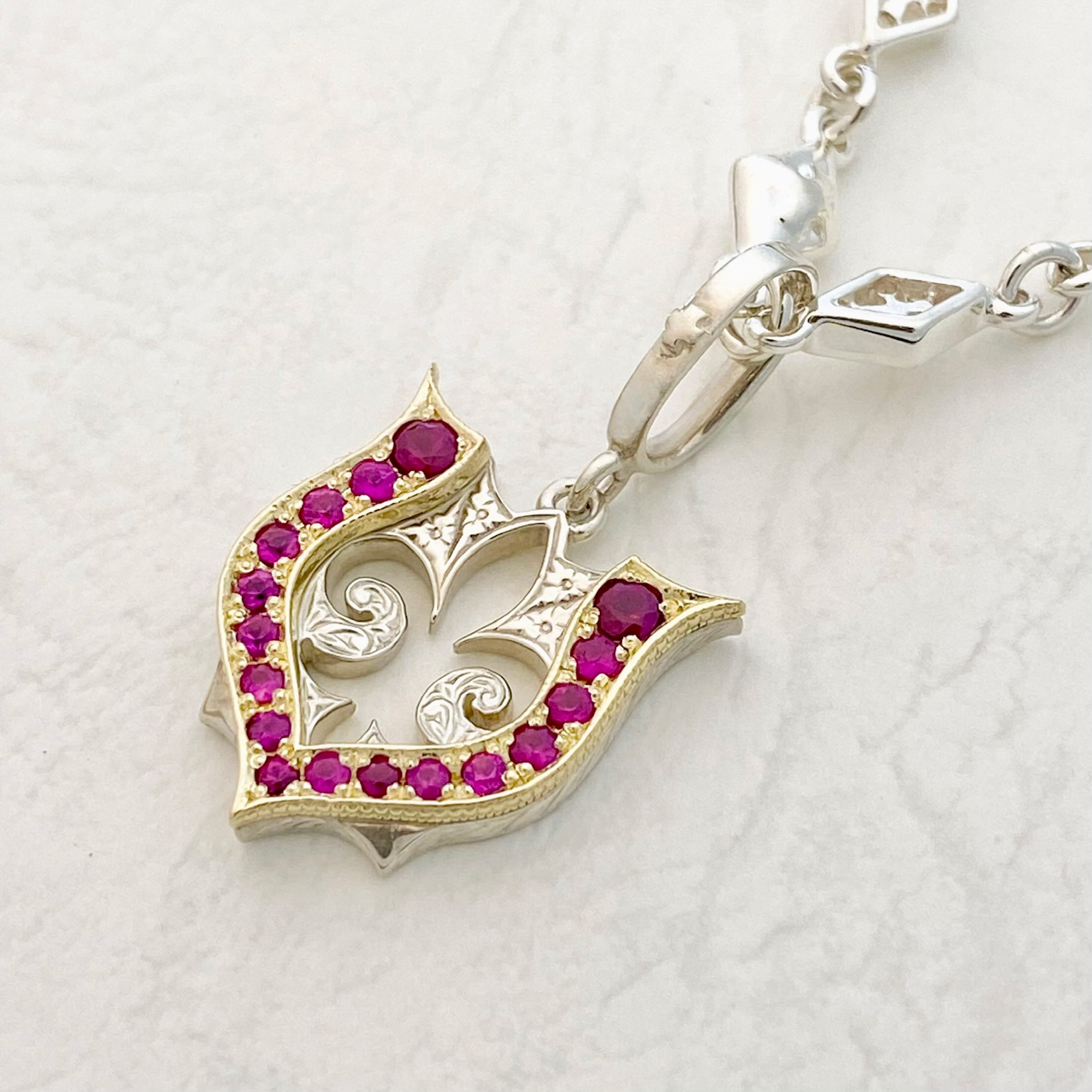 NATIVE HORSESHOE PENDANT Silver / 18k Yellow Gold / Ruby