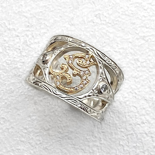 ENGRAVED WIDE BAND W/PRINCESS ROUND / Silver / Zirconia RING