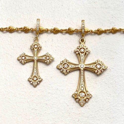 MINI ENGRAVED GOTHIC CROSS POINTY ARMS PENDANT 18k Yellow Gold / DIAMONDS  Pendant（ペンダント） Loree Rodkin Official Shop