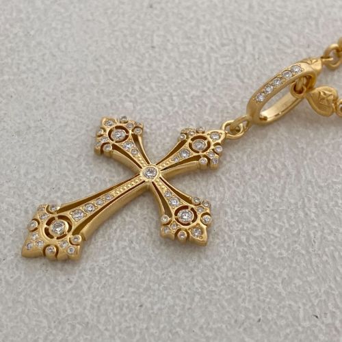 MINI ENGRAVED GOTHIC CROSS POINTY ARMS PENDANT 18k Yellow